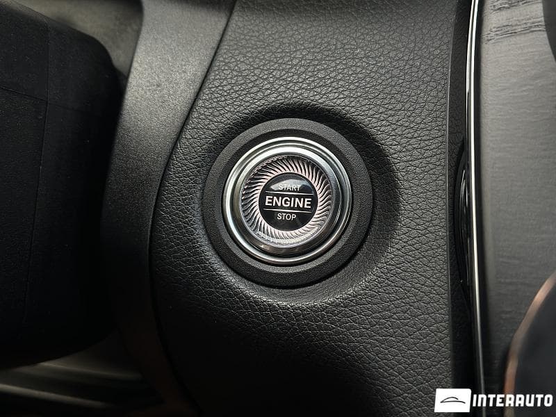 Mercedes C 220 2018 — Миниатюра 12