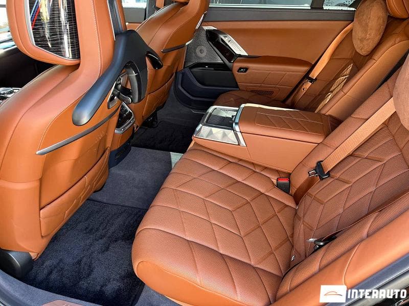 BMW 750e XDrive 2023 — Миниатюра 22