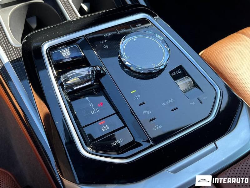 BMW 750e XDrive 2023 — Миниатюра 18