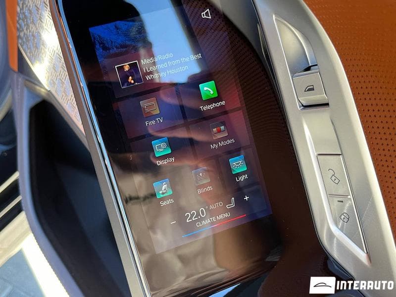 BMW 750e XDrive 2023 — Миниатюра 21