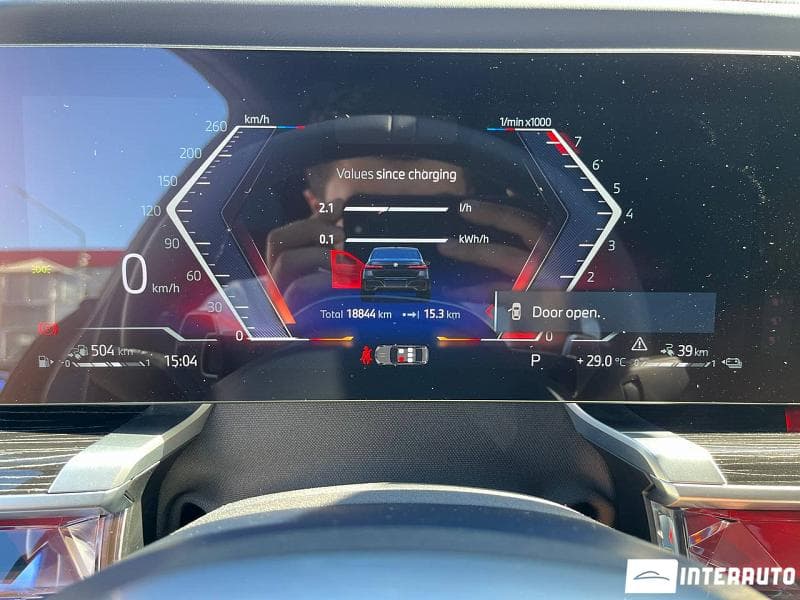 BMW 750e XDrive 2023 — Миниатюра 10