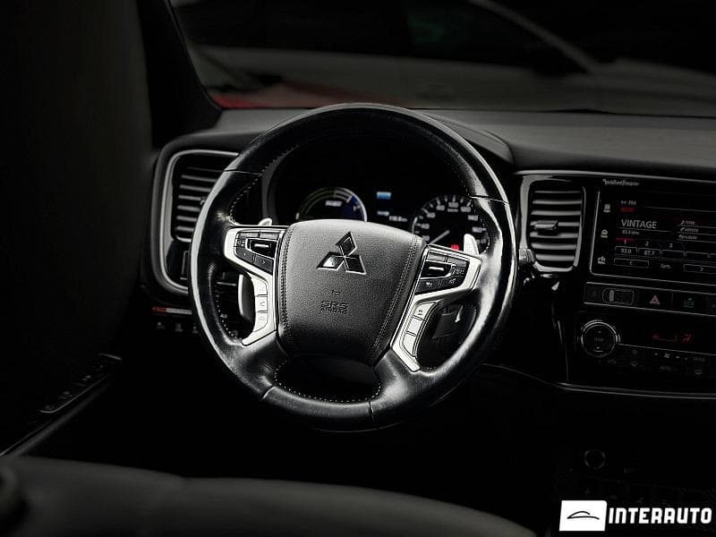 Mitsubishi Outlander 2018 — Миниатюра 7