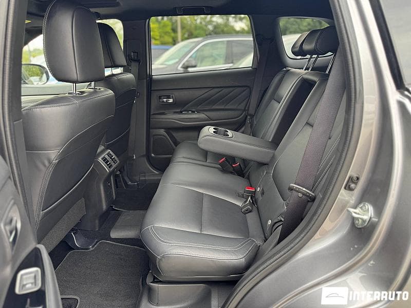 Mitsubishi Outlander 2018 — Миниатюра 14