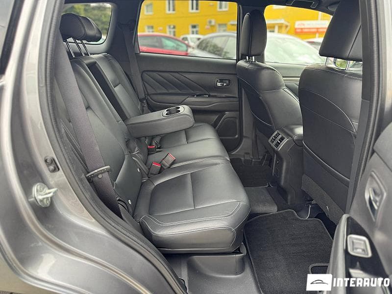 Mitsubishi Outlander 2018 — Миниатюра 16