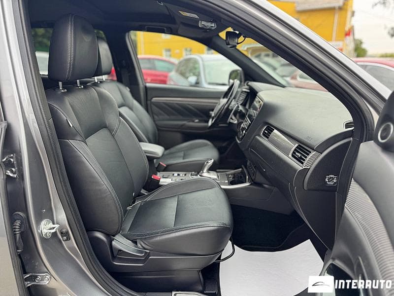 Mitsubishi Outlander 2018 — Миниатюра 17