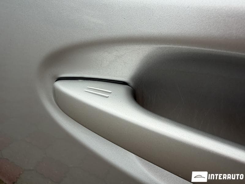 Toyota Prius Plus / V 2013 — Миниатюра 5