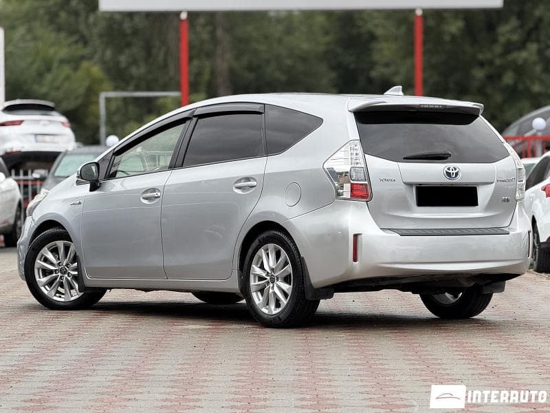 Toyota Prius Plus / V 2013 — Миниатюра 3