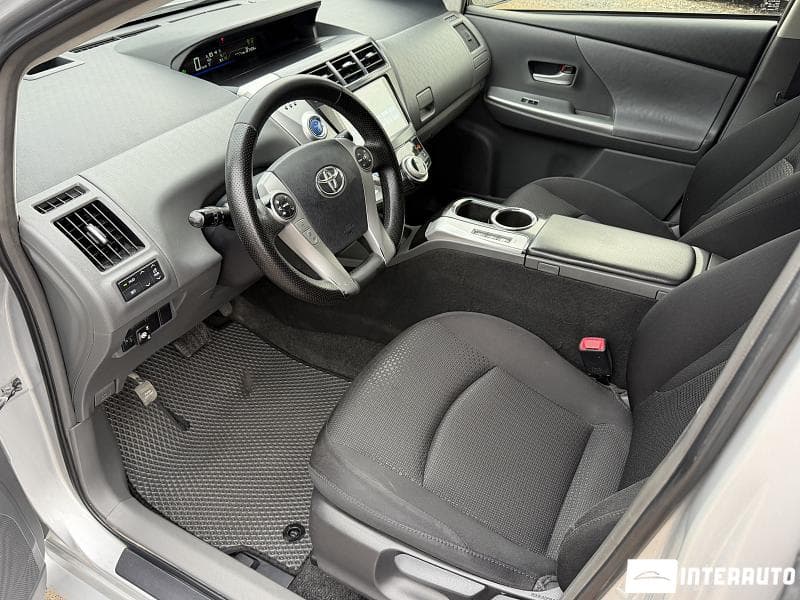 Toyota Prius Plus / V 2013 — Миниатюра 8