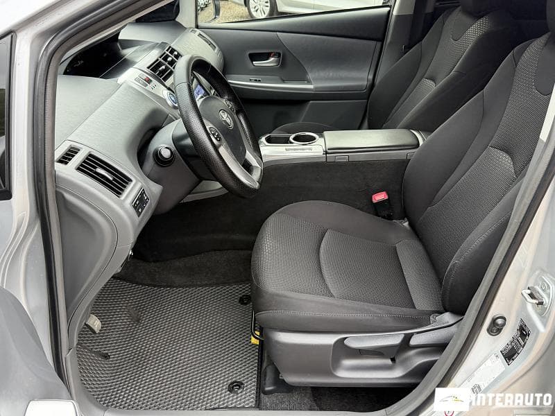 Toyota Prius Plus / V 2013 — Миниатюра 6