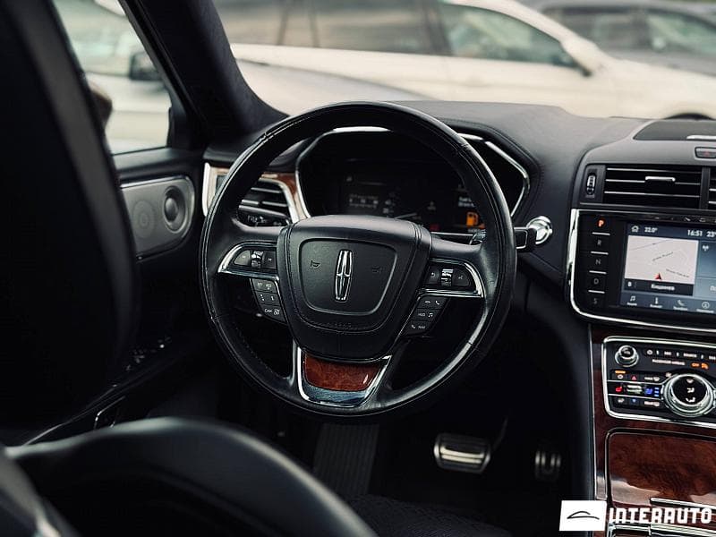Lincoln Continental 2018 — Миниатюра 7