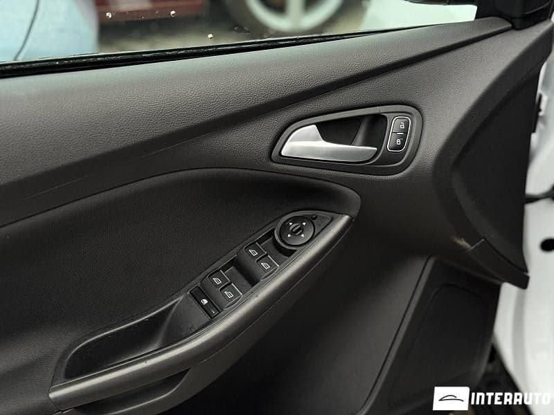 2016 Ford Focus — Miniatură 16
