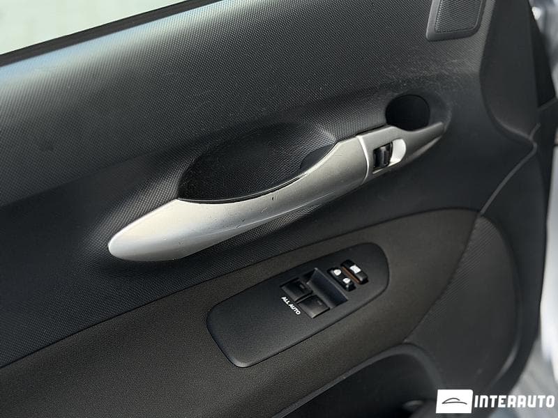 Toyota Auris 2011 — Миниатюра 5