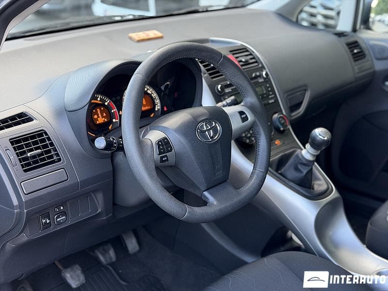 Toyota Auris 2011 — Миниатюра 9