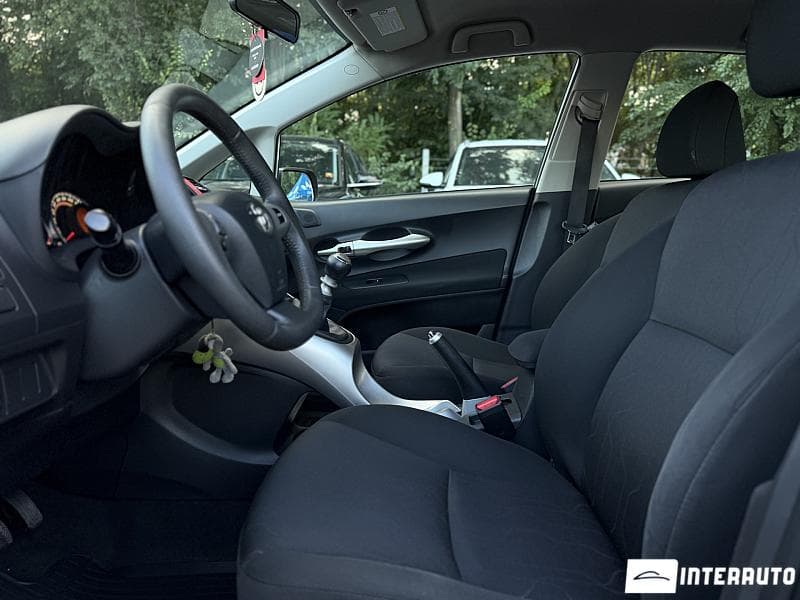 Toyota Auris 2011 — Миниатюра 6
