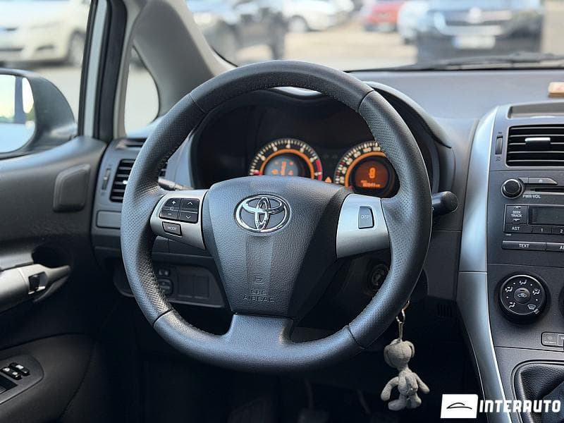 Toyota Auris 2011 — Миниатюра 7