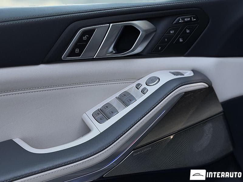 BMW X7 4.0i 2023 — Миниатюра 11