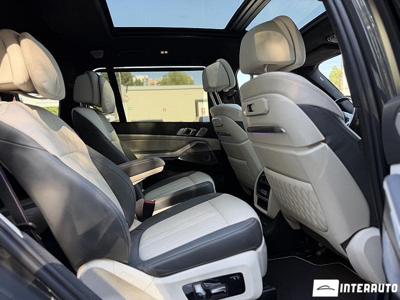 BMW X7 4.0i 2023 — Миниатюра 22