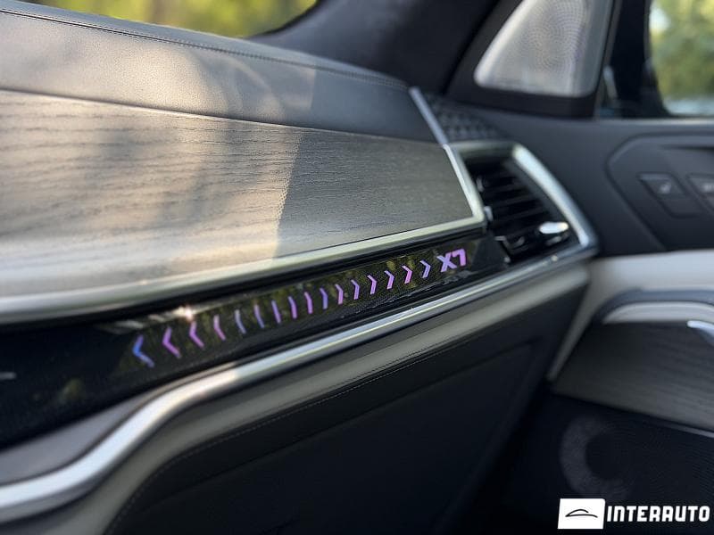 BMW X7 4.0i 2023 — Миниатюра 17
