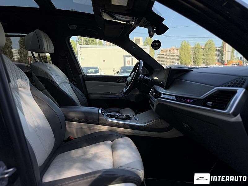 BMW X7 4.0i 2023 — Миниатюра 23