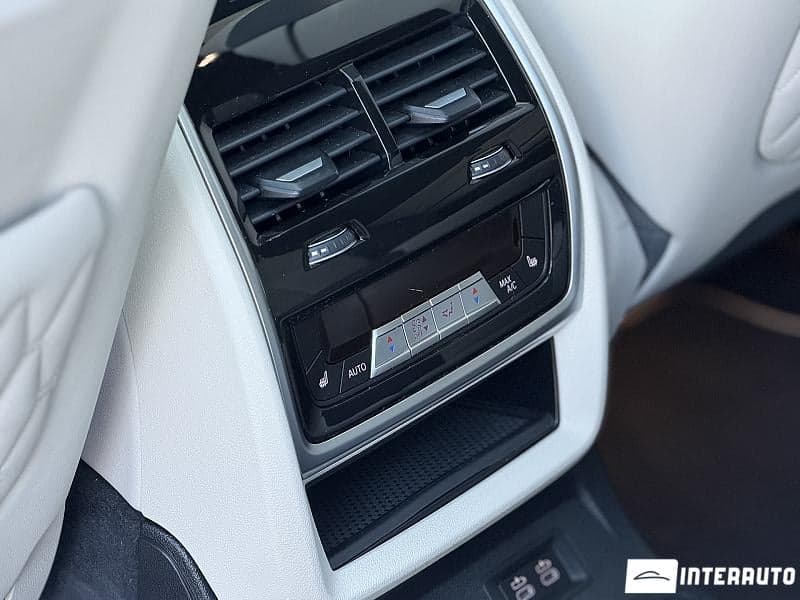 BMW X7 4.0i 2023 — Миниатюра 21
