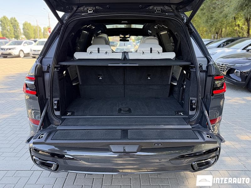 BMW X7 4.0i 2023 — Миниатюра 24