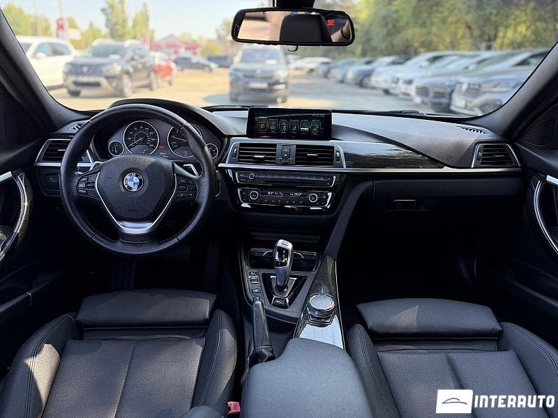 2017 BMW 330E — Miniatură 15