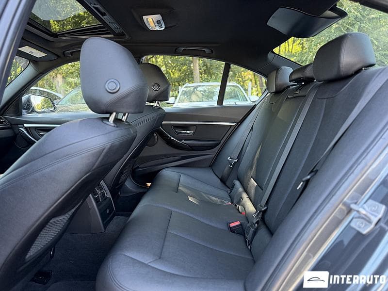 2017 BMW 330E — Miniatură 16