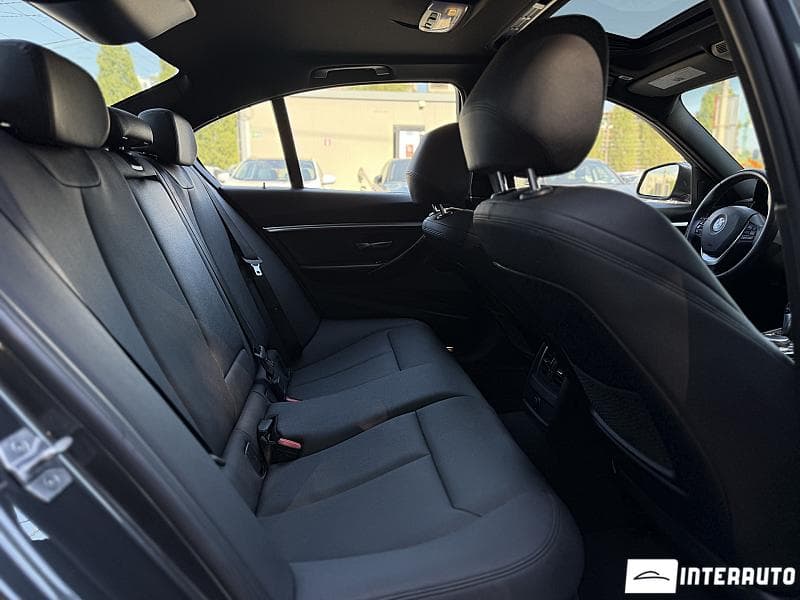 2017 BMW 330E — Miniatură 17