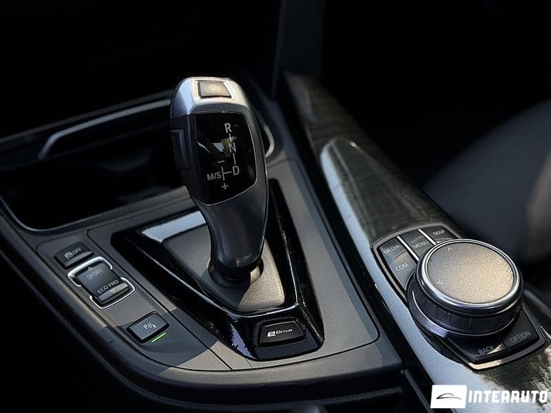 2017 BMW 330E — Miniatură 14
