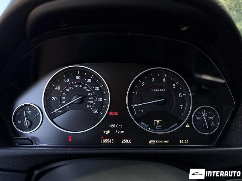 2017 BMW 330E — Miniatură 11