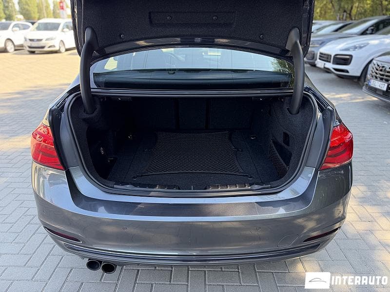 2017 BMW 330E — Miniatură 19