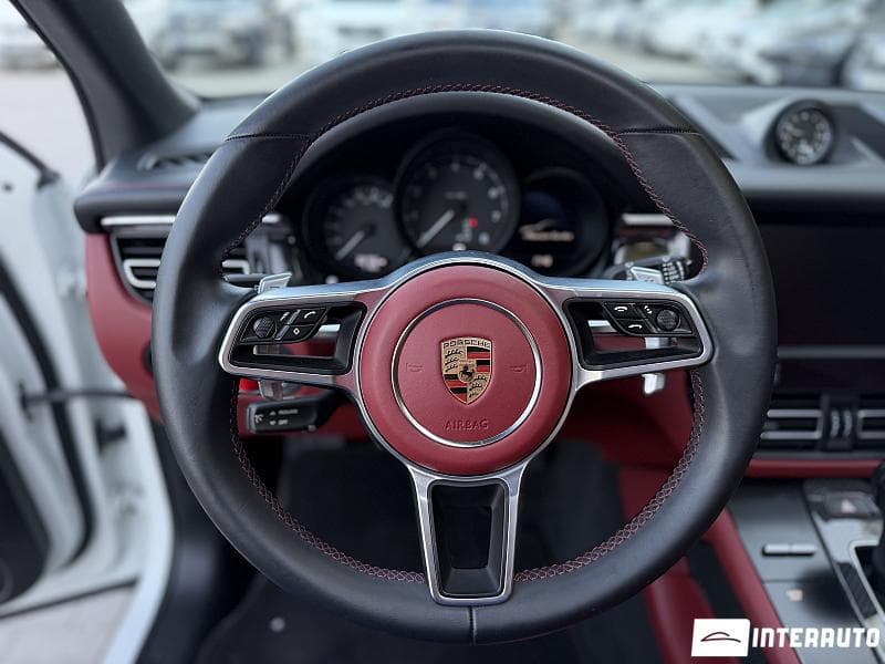Porsche Macan 2022 — Миниатюра 10