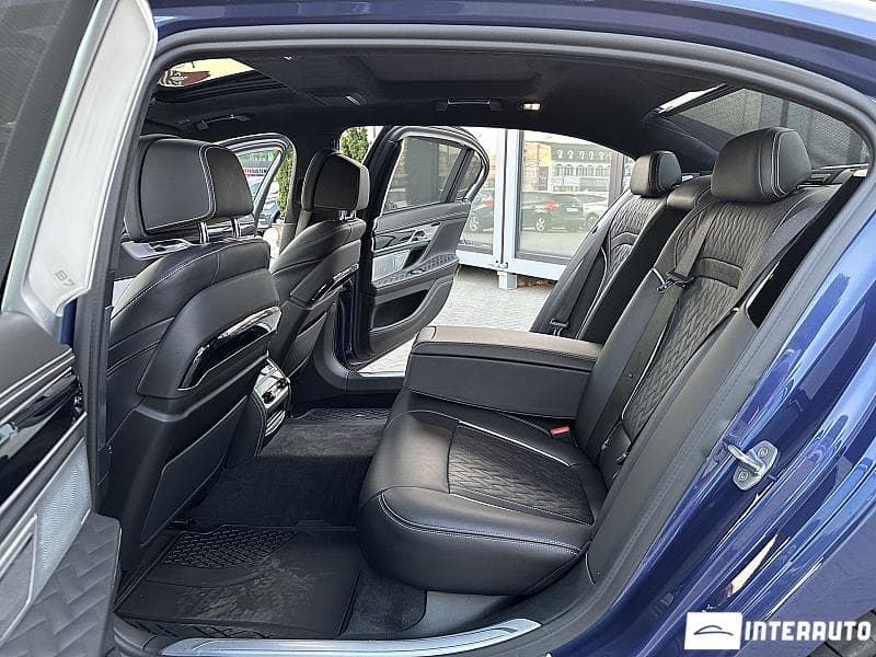 BMW 750 2019 — Миниатюра 13