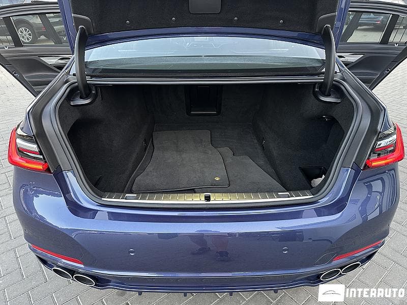 BMW 750 2019 — Миниатюра 25