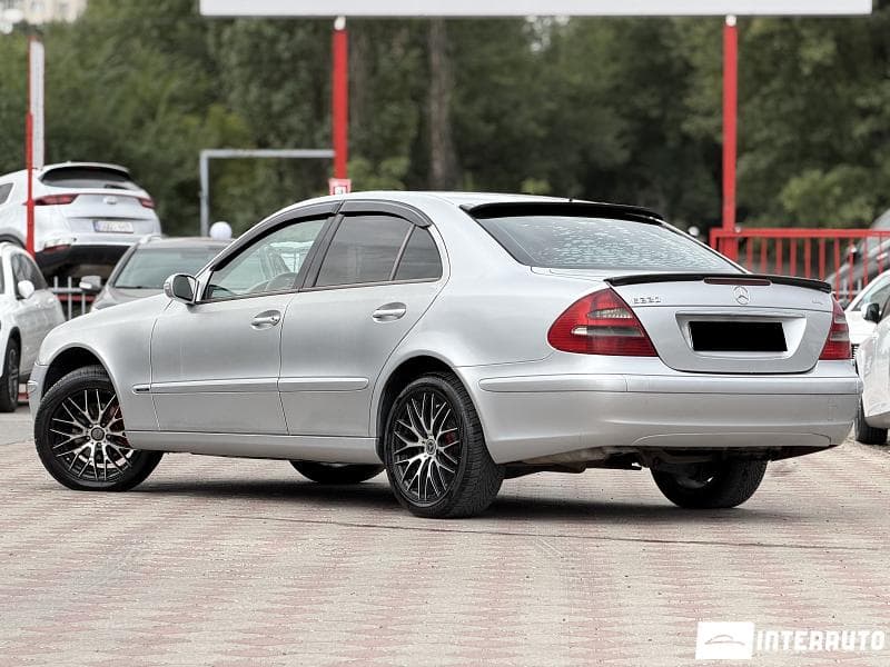 Mercedes E 220 2003 — Миниатюра 3