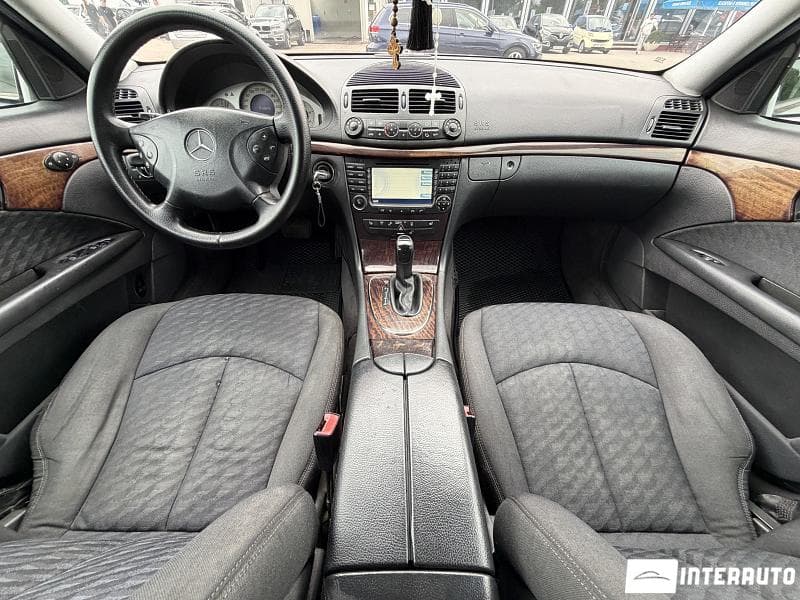 Mercedes E 220 2003 — Миниатюра 9