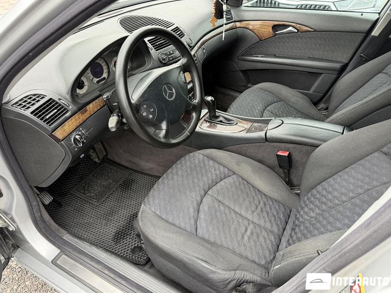 Mercedes E 220 2003 — Миниатюра 7