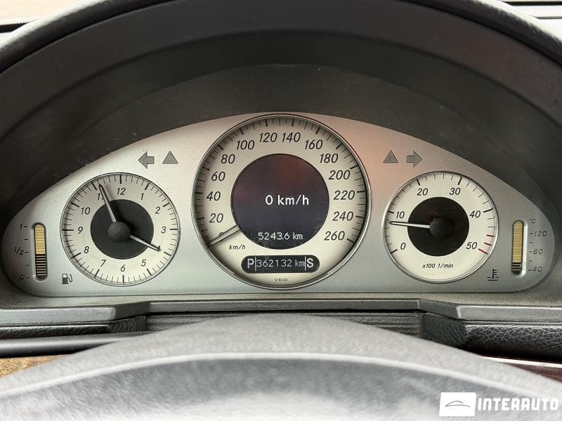 Mercedes E 220 2003 — Миниатюра 12