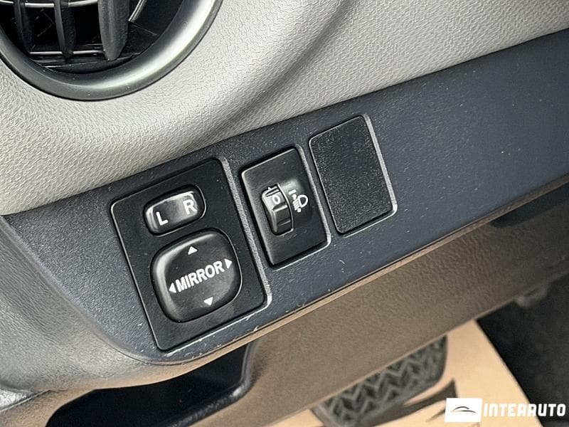 Toyota Yaris 2017 — Миниатюра 6