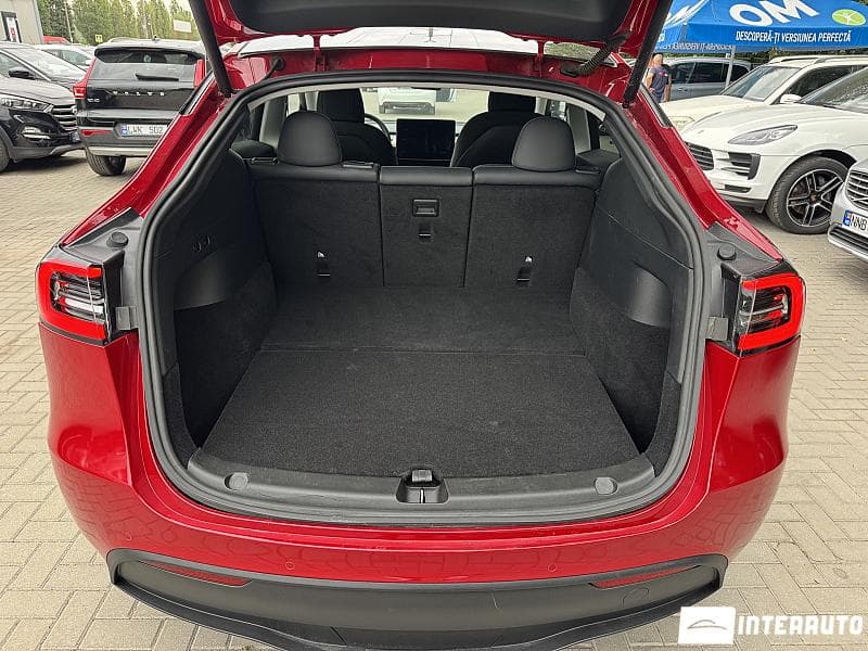 Tesla Model Y 2021 — Миниатюра 16