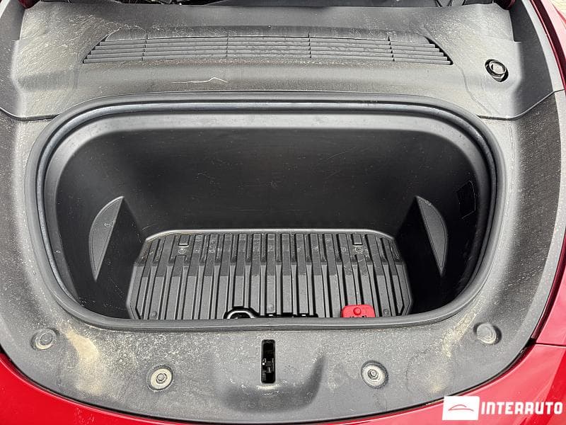 Tesla Model Y 2021 — Миниатюра 18