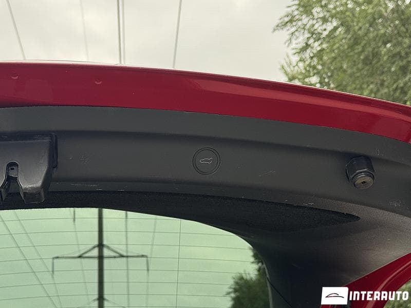 Tesla Model Y 2021 — Миниатюра 17