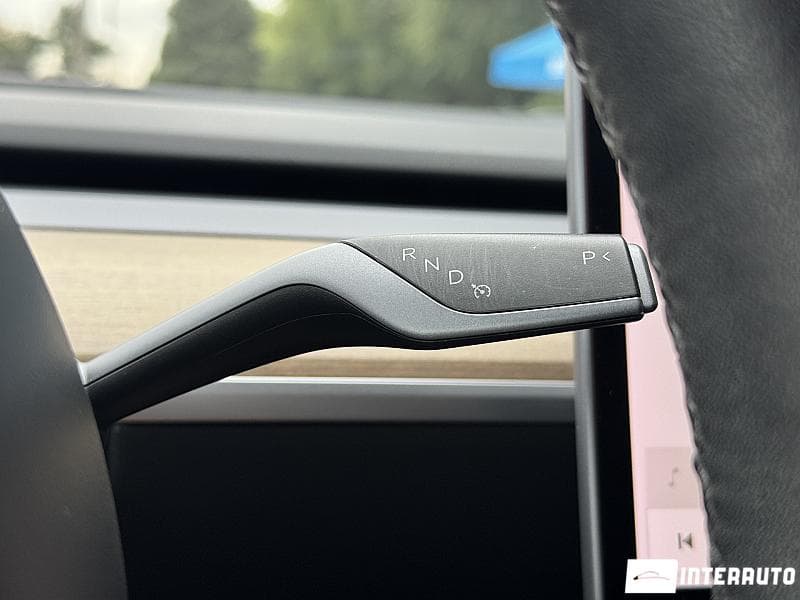 Tesla Model Y 2021 — Миниатюра 9