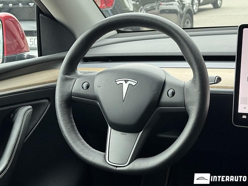 Tesla Model Y 2021 — Миниатюра 8