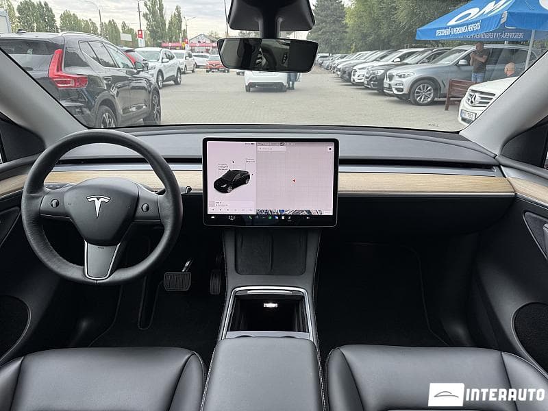 Tesla Model Y 2021 — Миниатюра 10