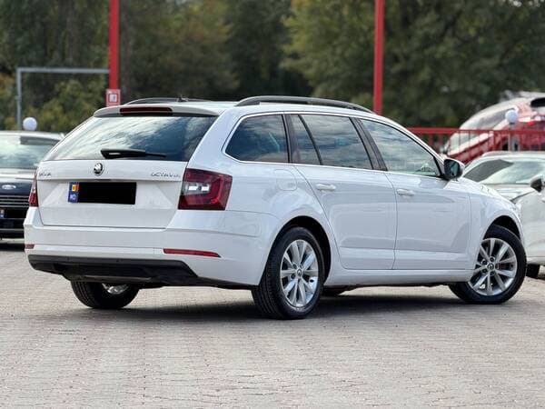 2019 Skoda Octavia — Miniatură 3