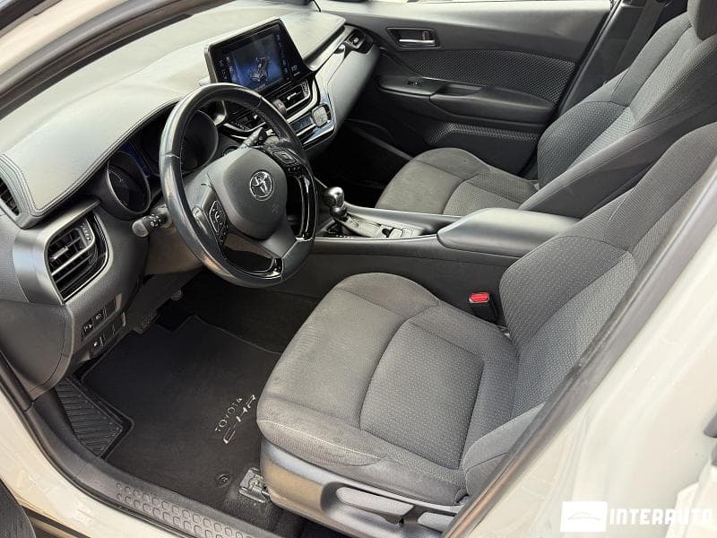 Toyota C-HR 2017 — Миниатюра 7