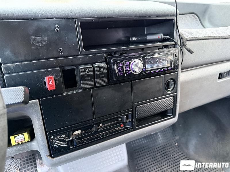 Volkswagen Caravelle 1991 — Миниатюра 8
