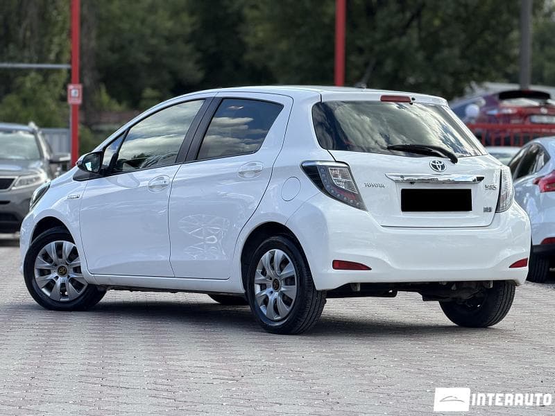 Toyota Yaris 2013 — Миниатюра 3