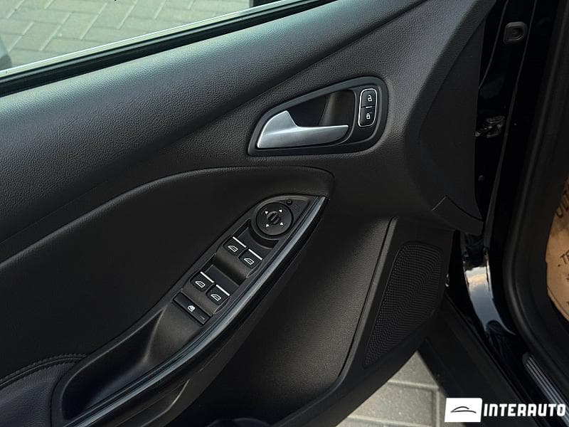 2015 Ford Focus — Miniatură 18